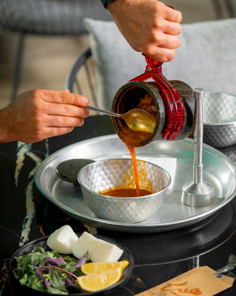 دیزی رستوران هیرا در بهترین رستوران جاده چالوس