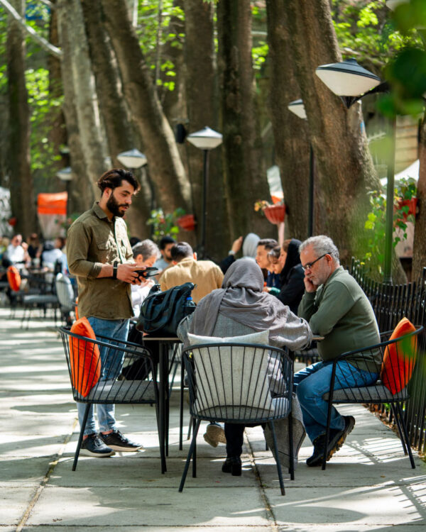 دکوراسیون زیبا و محیط دلپذیر رستوران هیرا